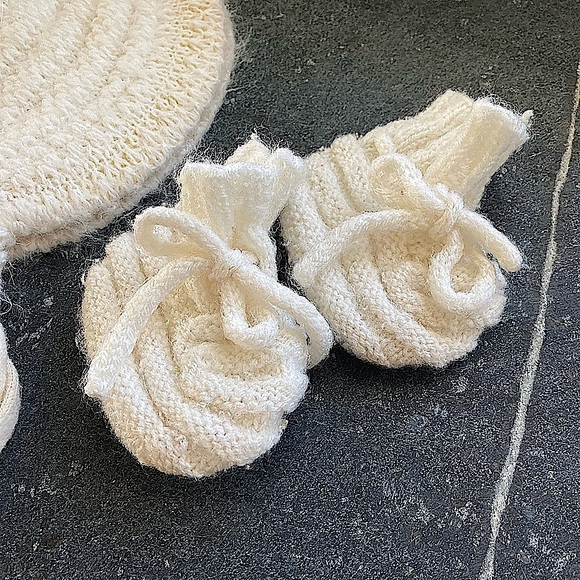 2/$10 - White & Pink Baby Bonnets and White knit Baby Booties with tassels - Picture 7 of 15